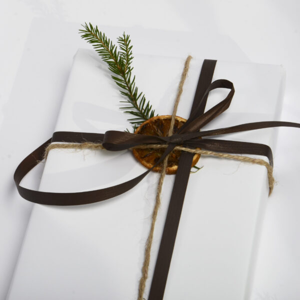 Presentpapper - Vit matt exklusiv dubbelsidig 57cm