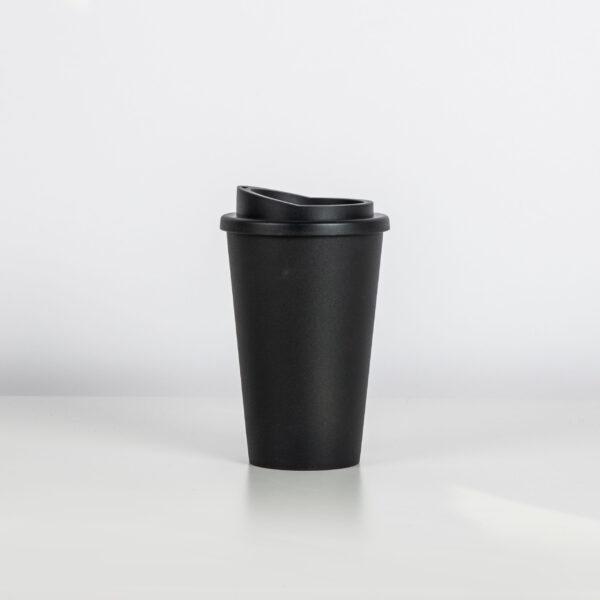 Termosmugg i återvunnen plast