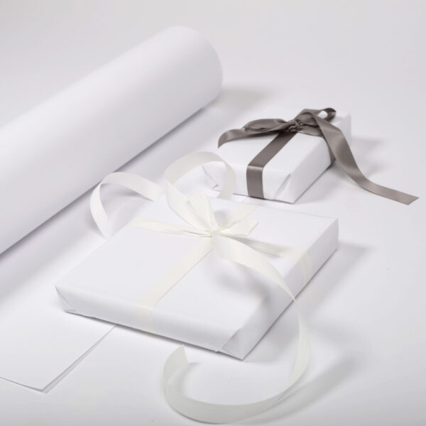 Presentpapper - Vit matt exklusiv dubbelsidig 36 cm